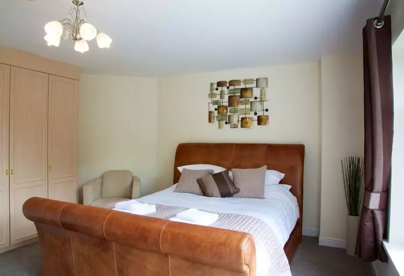 مسافرخانه The George Carvery &