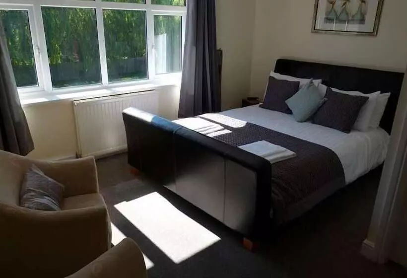 مسافرخانه The George Carvery &