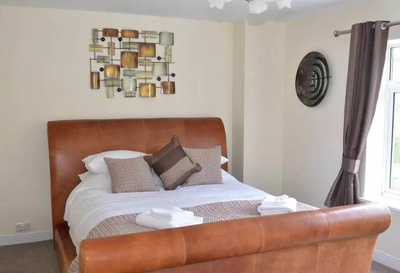 مسافرخانه The George Carvery &