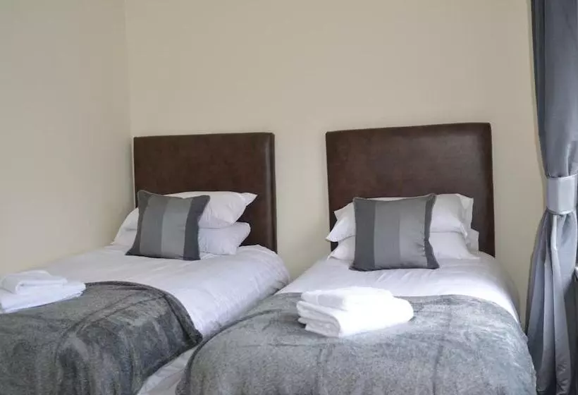 مسافرخانه The George Carvery &