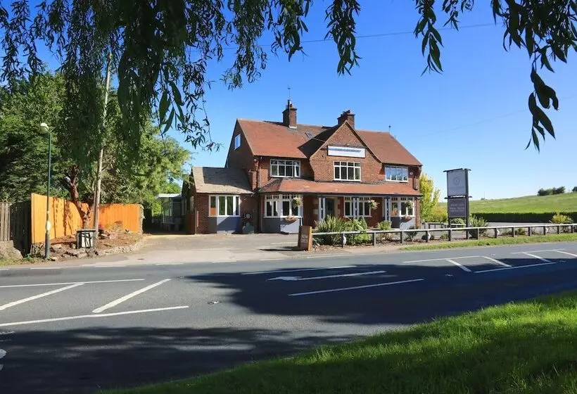 مسافرخانه The George Carvery &