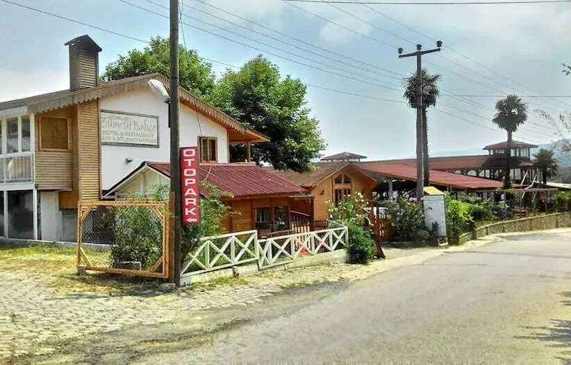ホテル Acarlar Zumrut Bahce