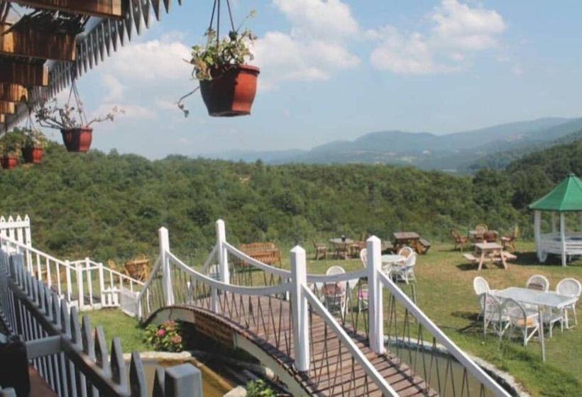 فندق Acarlar Zumrut Bahce