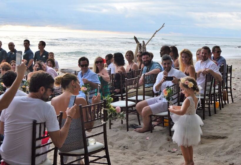 هتل Casa Cecilia Beach Front