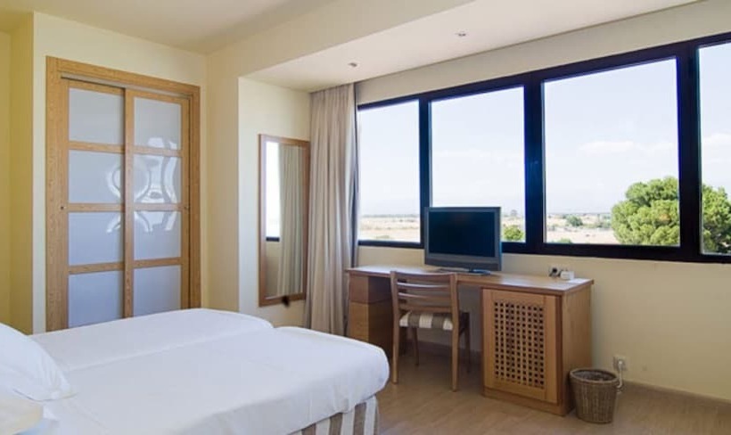 Отель Los Granados