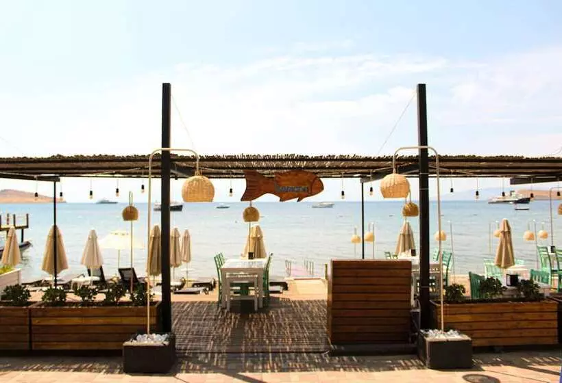 Kemancı Suites & Restaurant & Beach