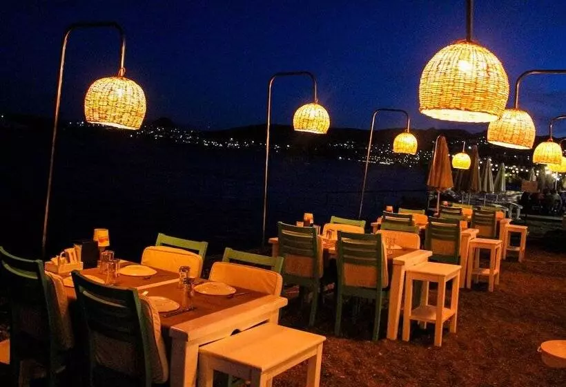 Kemancı Suites & Restaurant & Beach