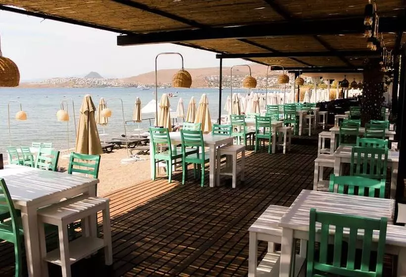 Kemancı Suites & Restaurant & Beach