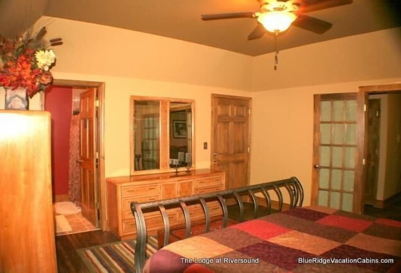 Lodge At Riversound Apartment