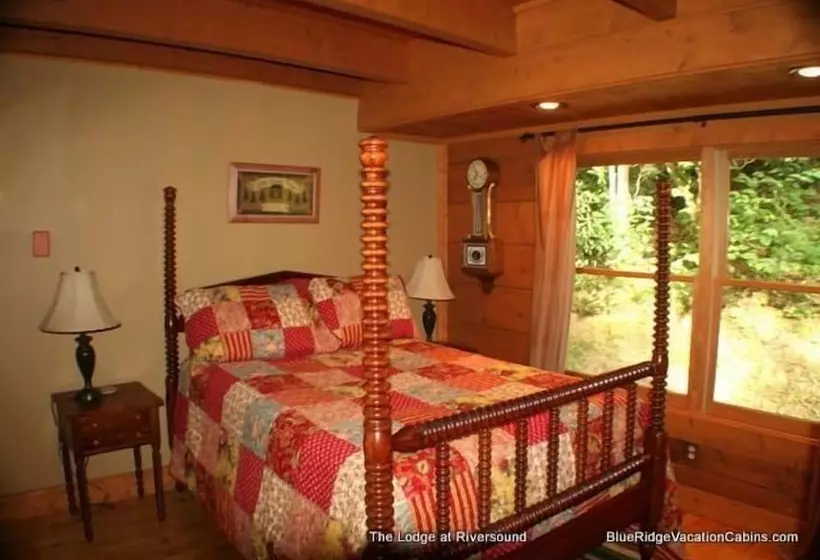 Lodge At Riversound Apartment