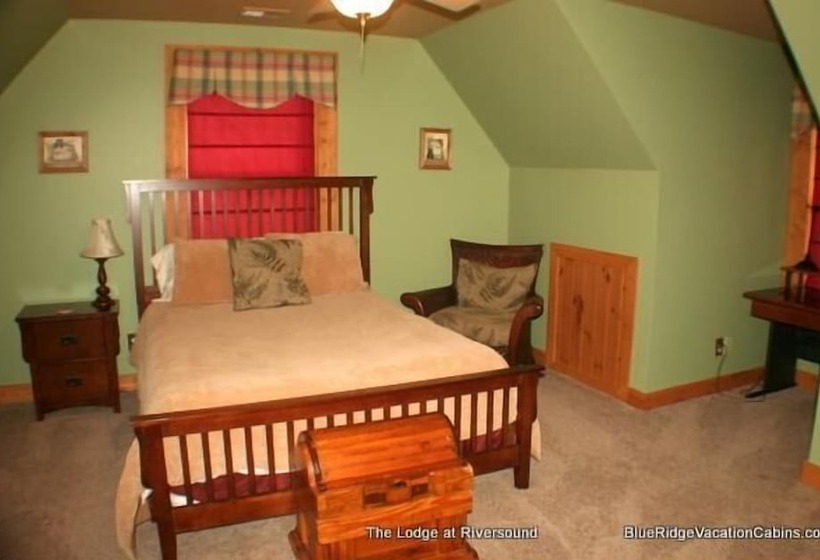 Lodge At Riversound Apartment