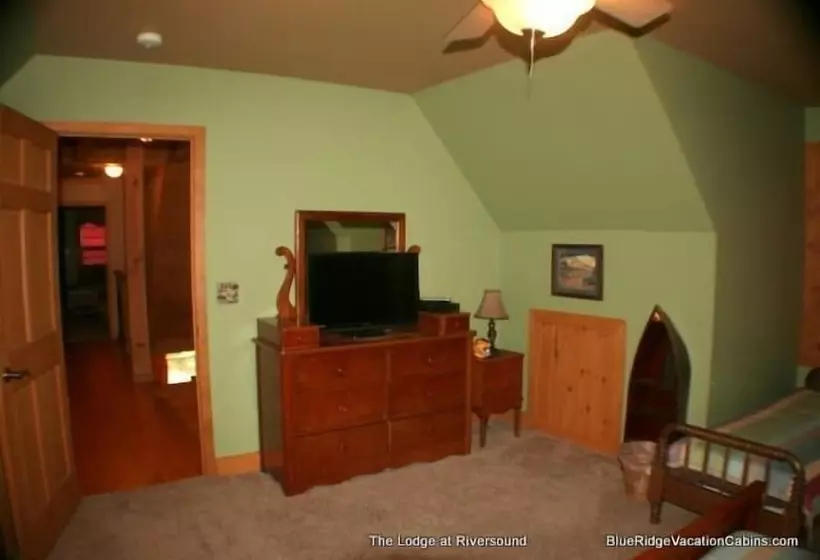 Lodge At Riversound Apartment