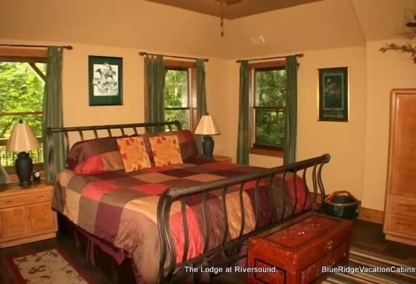 Lodge At Riversound Apartment