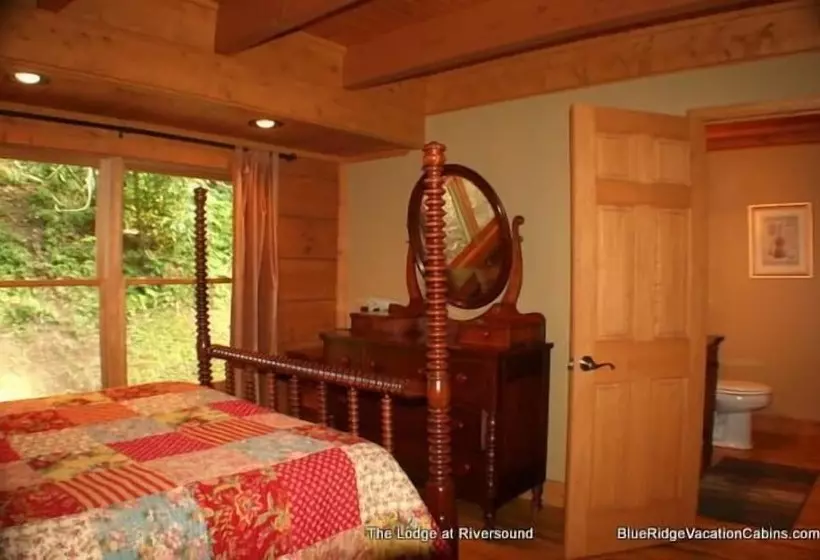 Lodge At Riversound Apartment