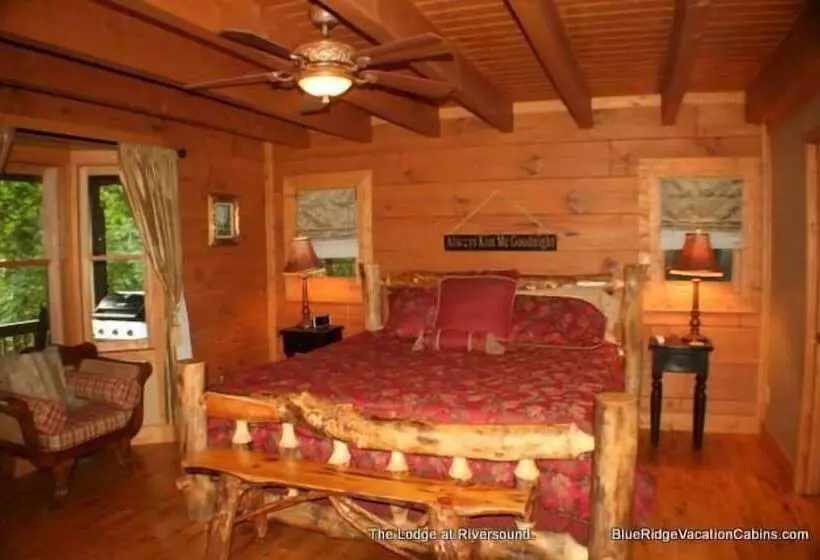 Lodge At Riversound Apartment