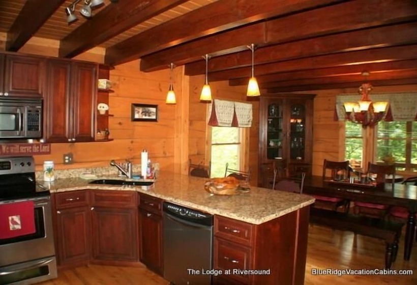 Lodge At Riversound Apartment