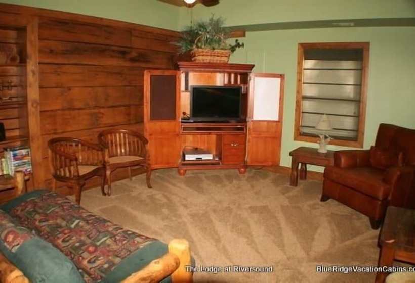 Lodge At Riversound Apartment