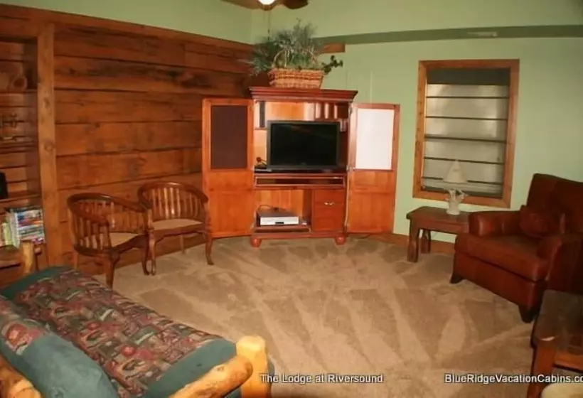 Lodge At Riversound Apartment