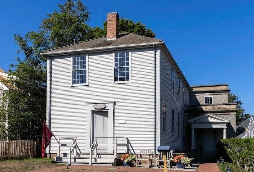 تختخواب و صبحانه Carlisle House Inn