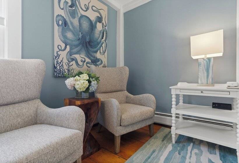 تختخواب و صبحانه Carlisle House Inn