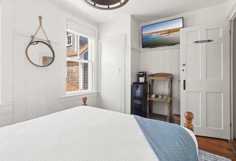 تختخواب و صبحانه Carlisle House Inn