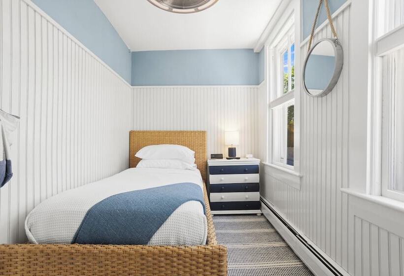 تختخواب و صبحانه Carlisle House Inn