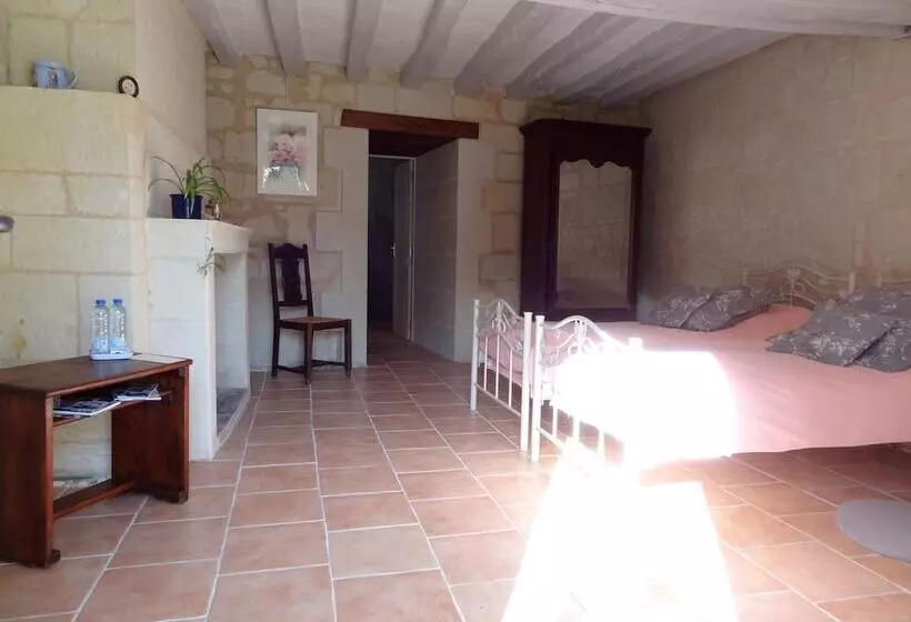 ベッドアンドブレックファースト Le Logis Des Roches D'antan