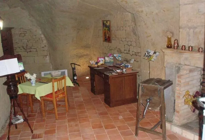ベッドアンドブレックファースト Le Logis Des Roches D'antan