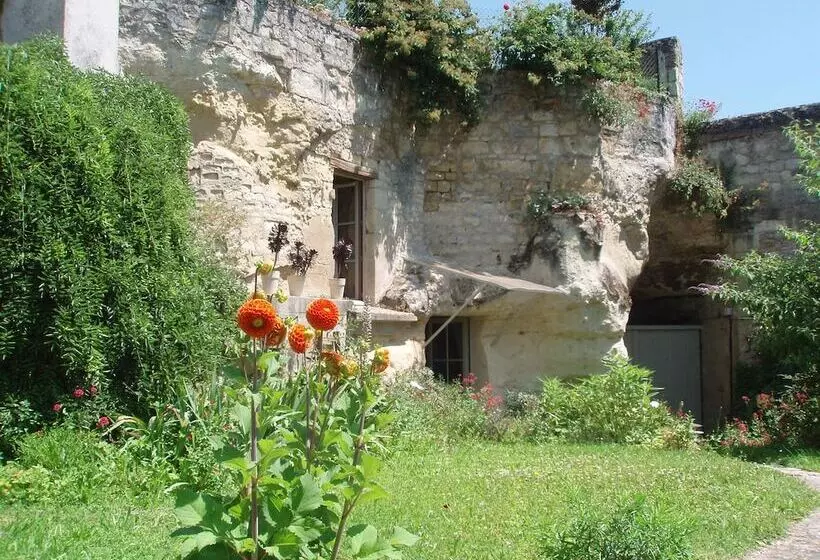 ベッドアンドブレックファースト Le Logis Des Roches D'antan