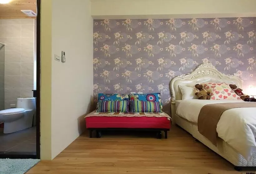 تختخواب و صبحانه Textile Girl Romantic Homestay