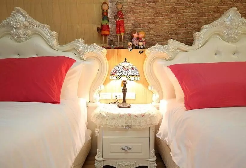تختخواب و صبحانه Textile Girl Romantic Homestay