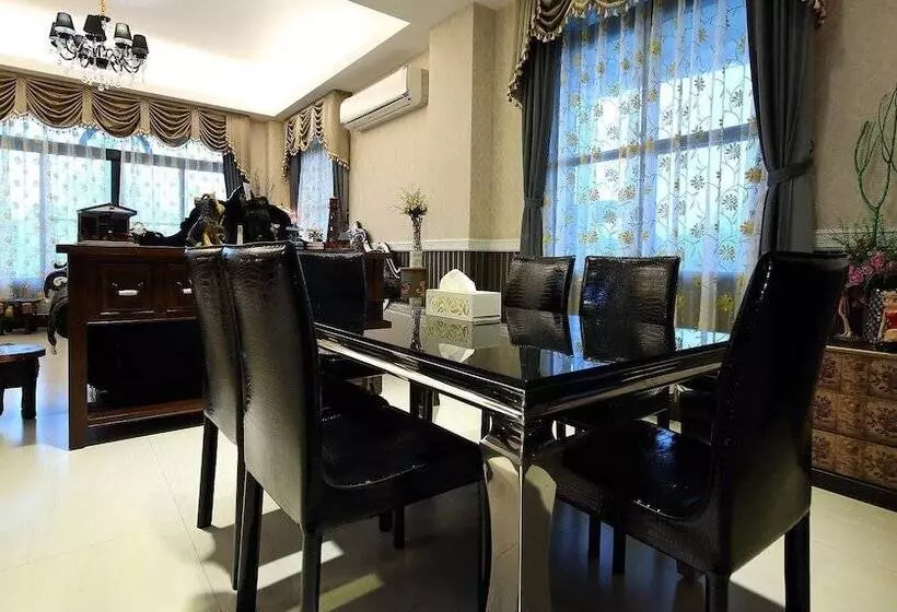 تختخواب و صبحانه Textile Girl Romantic Homestay