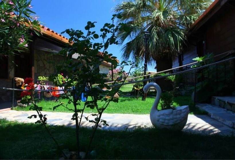 בית מלון כפרי Assos Sardunya Butik