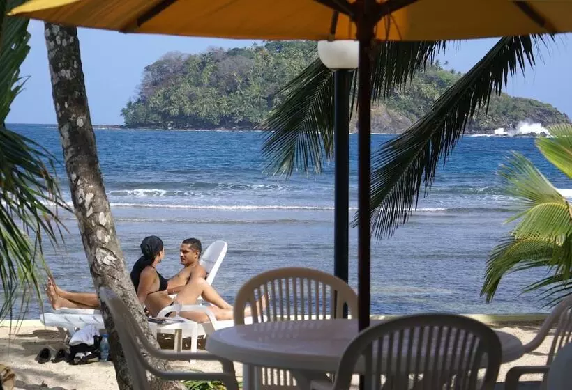ホテル Coconut Grove Lodge