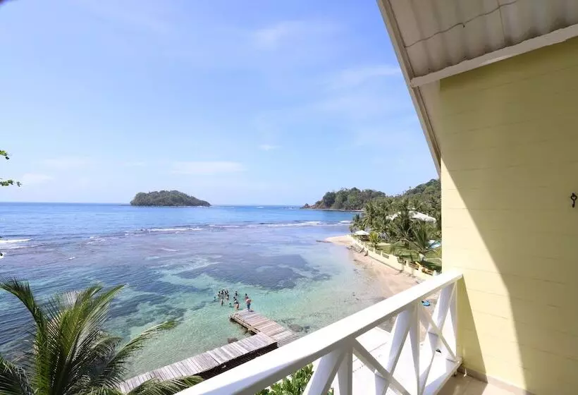 ホテル Coconut Grove Lodge