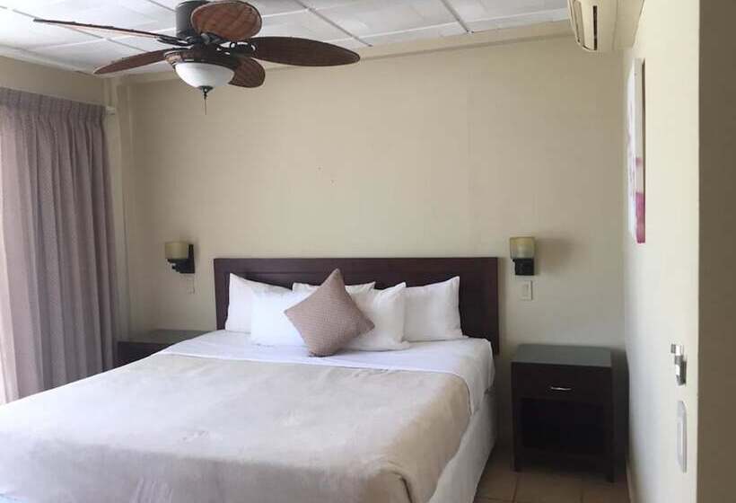 هتل Coconut Grove Lodge