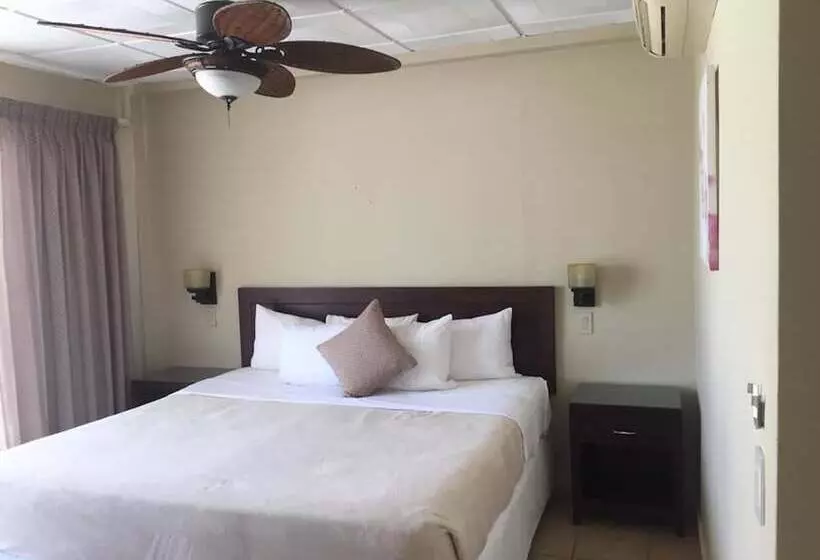 ホテル Coconut Grove Lodge