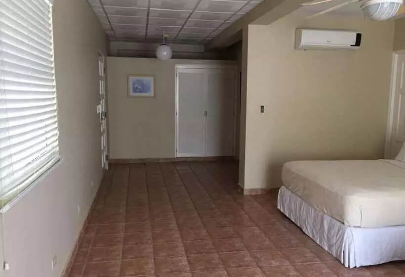 ホテル Coconut Grove Lodge