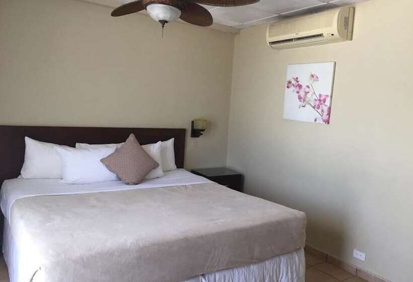 هتل Coconut Grove Lodge