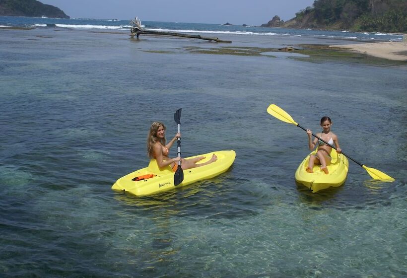 هتل Coconut Grove Lodge