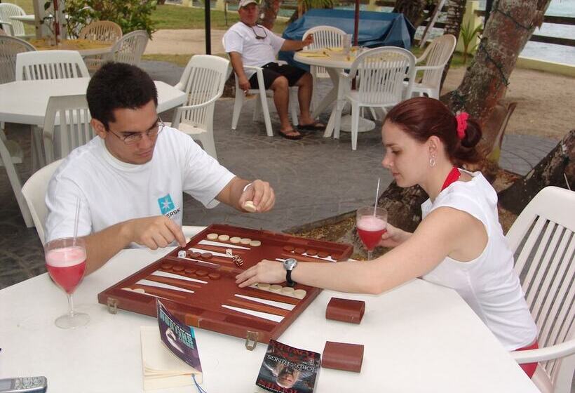 هتل Coconut Grove Lodge