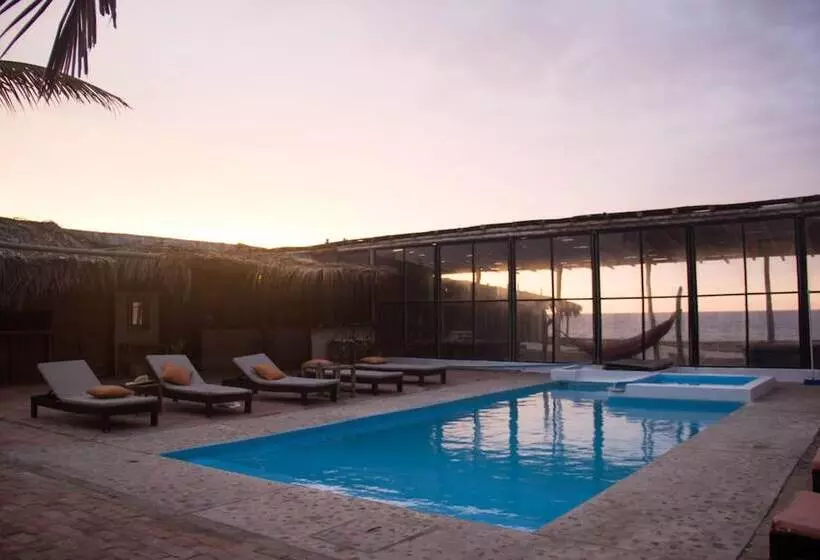 هتل Envero Lodge