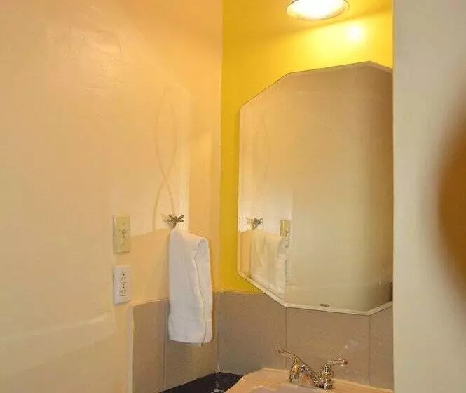 Hotelli Howler Monkey Resort