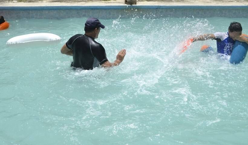 هتل Howler Monkey Resort