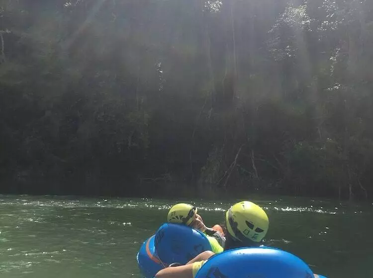 Hotelli Howler Monkey Resort