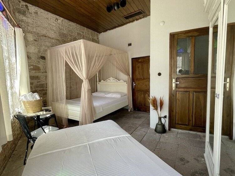 ホテル Mahzen Küçükköy