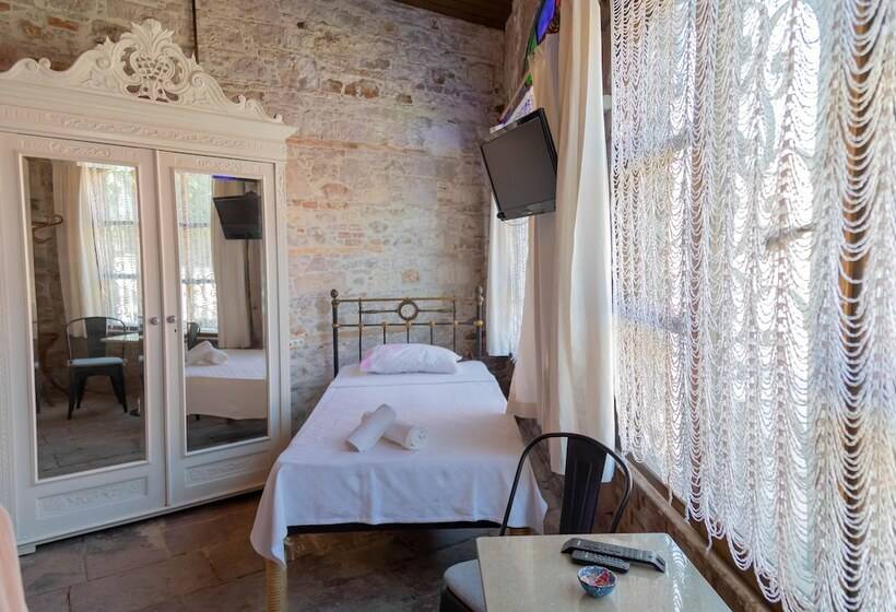 ホテル Mahzen Küçükköy