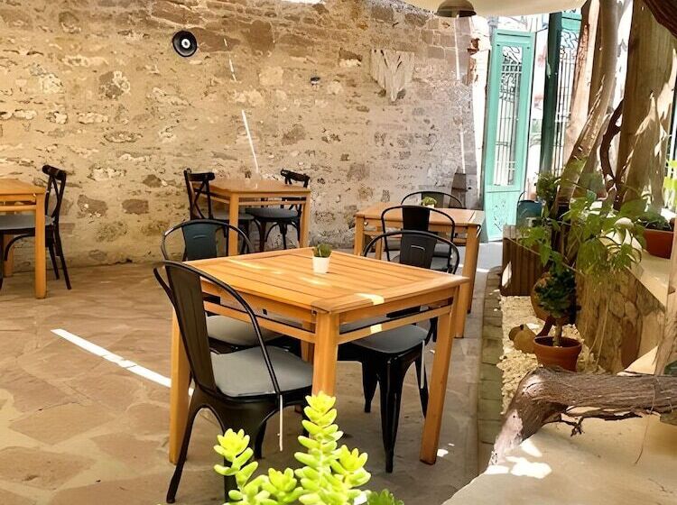 ホテル Mahzen Küçükköy