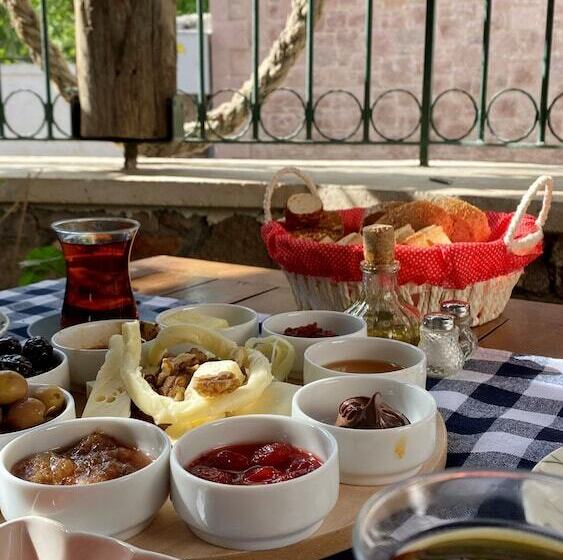 ホテル Mahzen Küçükköy