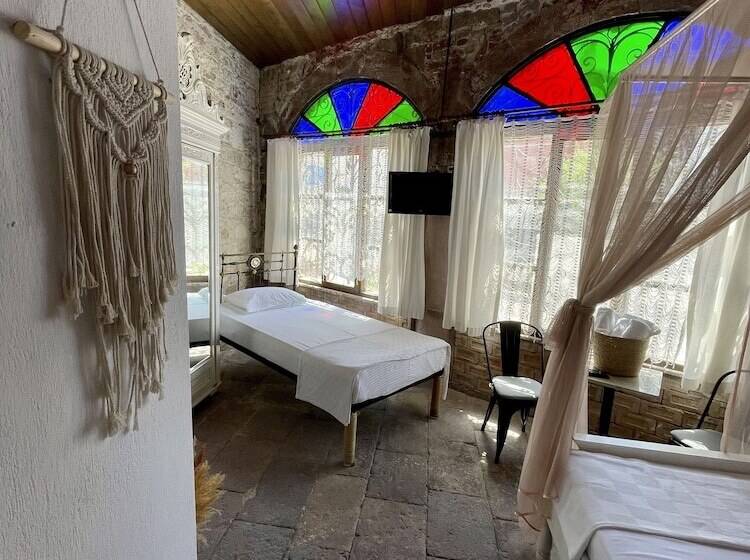 ホテル Mahzen Küçükköy